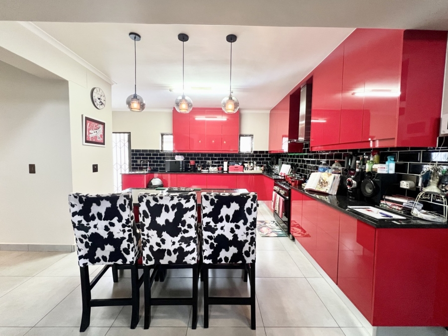 5 Bedroom Property for Sale in Parklands North Western Cape